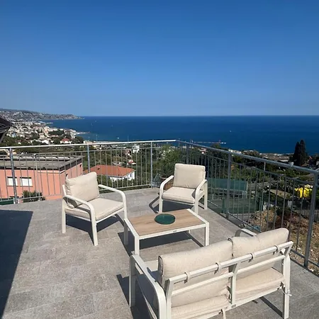 Azure Sea View 公寓 圣雷默